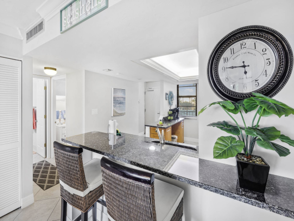 Marco Island Charming 2 Bedroom Vacation Condo